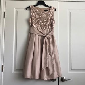Jessica Howard taupe cocktail dress size 6